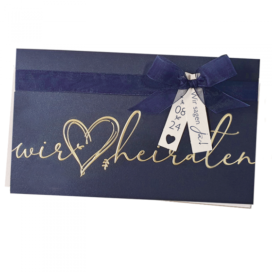Hochzeitskarten "Blau" mit goldglänzender Reliefprägung, zarter Organzaschleife und charmanten Anhängern